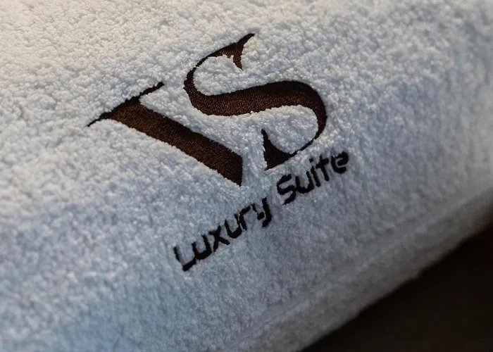 Vs Luxury With * باري